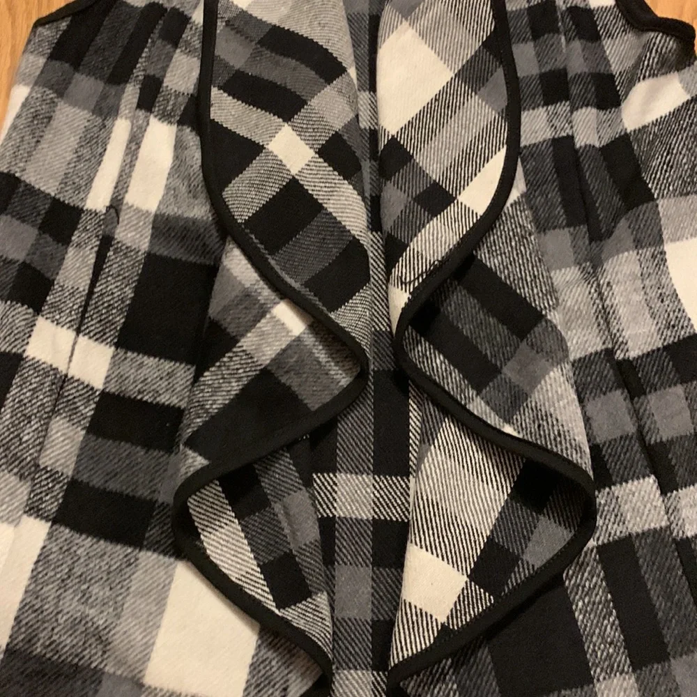 🚫SOLD🚫Waterfall vest - Picture 2 of 4